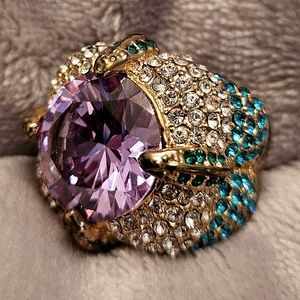 Statement piece wow! Ring